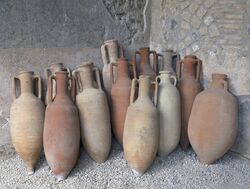 Des amphores à Pompéi, un des vecteurs de la mondialisation antique, pour transporter les ressources